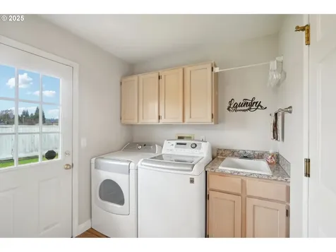 1562 Floral Court Longview WA 98632