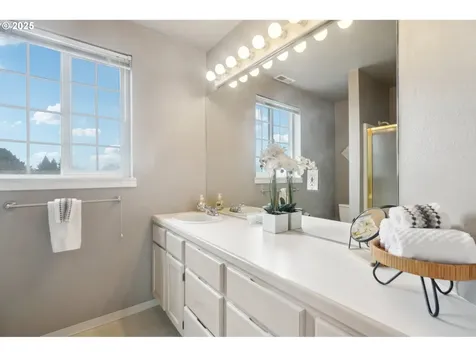 1562 Floral Court Longview WA 98632
