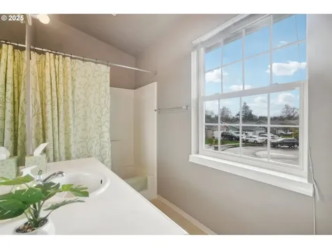 1562 Floral Court Longview WA 98632