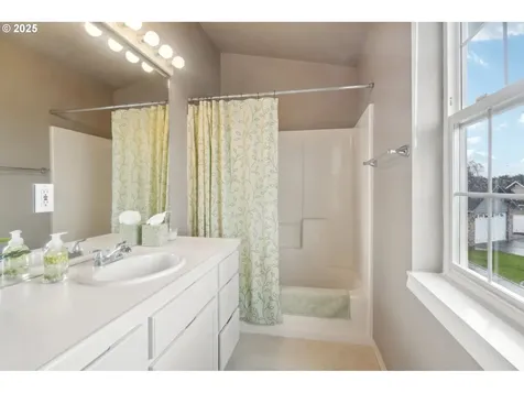 1562 Floral Court Longview WA 98632