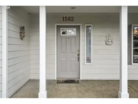 1562 Floral Court Longview WA 98632