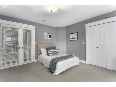 4300 Orchard Way Lake Oswego OR 97035