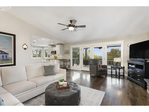 4300 Orchard Way Lake Oswego OR 97035