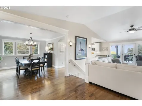 4300 Orchard Way Lake Oswego OR 97035