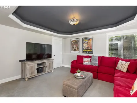 4300 Orchard Way Lake Oswego OR 97035