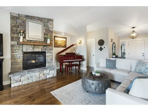 4300 Orchard Way Lake Oswego OR 97035