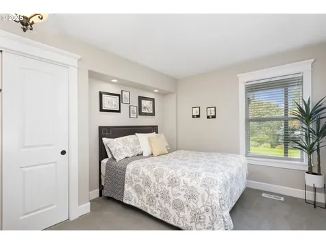 4300 Orchard Way Lake Oswego OR 97035