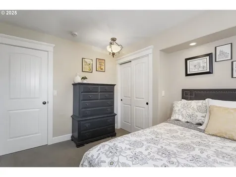 4300 Orchard Way Lake Oswego OR 97035