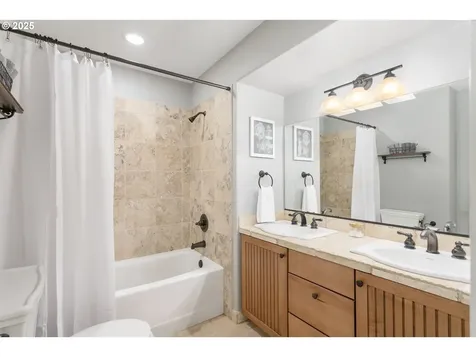 4300 Orchard Way Lake Oswego OR 97035