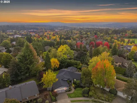 4300 Orchard Way Lake Oswego OR 97035