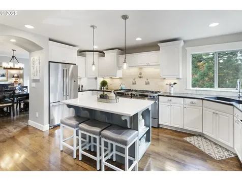 4300 Orchard Way Lake Oswego OR 97035
