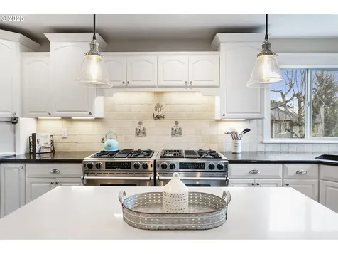 4300 Orchard Way Lake Oswego OR 97035