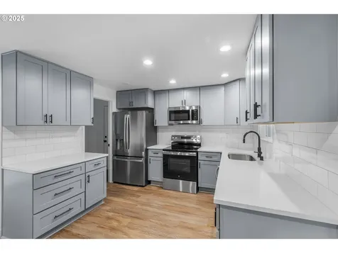 10215 NW 24th Avenue Vancouver WA 98685