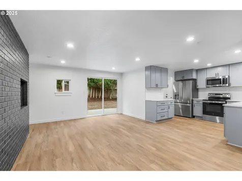 10215 NW 24th Avenue Vancouver WA 98685