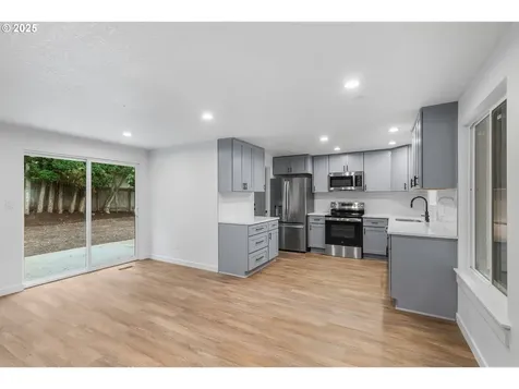 10215 NW 24th Avenue Vancouver WA 98685