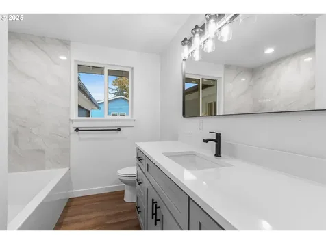 10215 NW 24th Avenue Vancouver WA 98685
