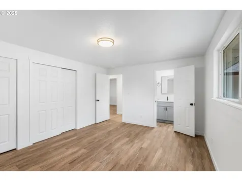 10215 NW 24th Avenue Vancouver WA 98685