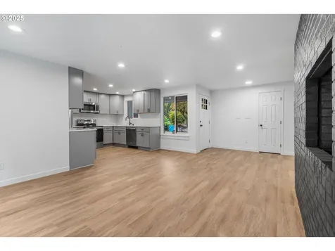 10215 NW 24th Avenue Vancouver WA 98685