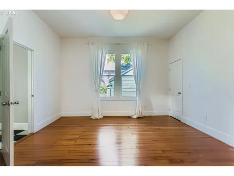 5106 N Bowdoin Street Portland OR 97203