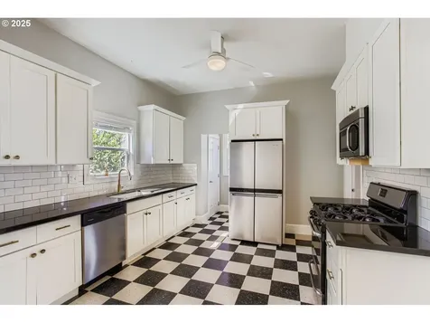 5106 N Bowdoin Street Portland OR 97203
