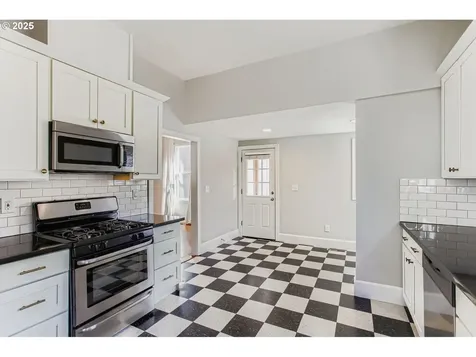 5106 N Bowdoin Street Portland OR 97203