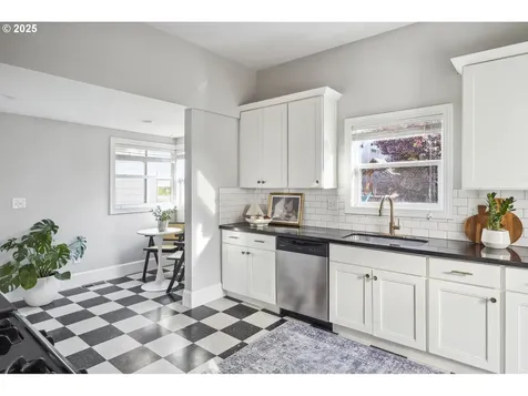 5106 N Bowdoin Street Portland OR 97203