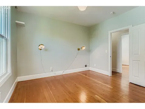 5106 N Bowdoin Street Portland OR 97203