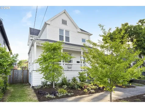 5106 N Bowdoin Street Portland OR 97203