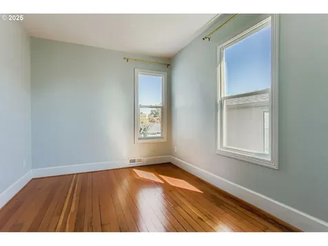 5106 N Bowdoin Street Portland OR 97203