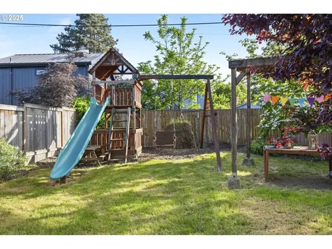 5106 N Bowdoin Street Portland OR 97203
