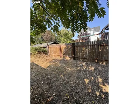 5106 N Bowdoin Street Portland OR 97203