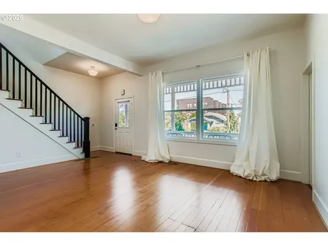 5106 N Bowdoin Street Portland OR 97203
