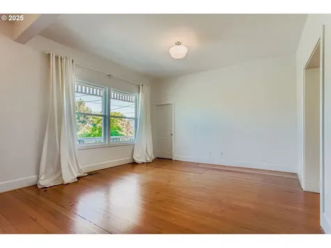 5106 N Bowdoin Street Portland OR 97203