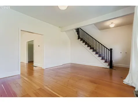 5106 N Bowdoin Street Portland OR 97203