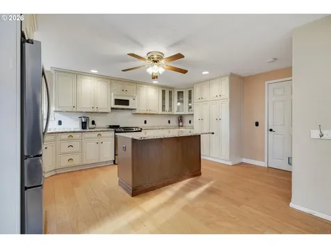 682 SE 70th Court Hillsboro OR 97123