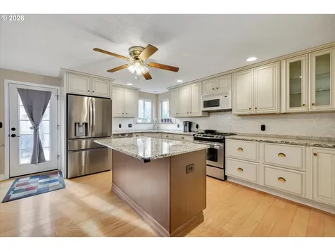 682 SE 70th Court Hillsboro OR 97123