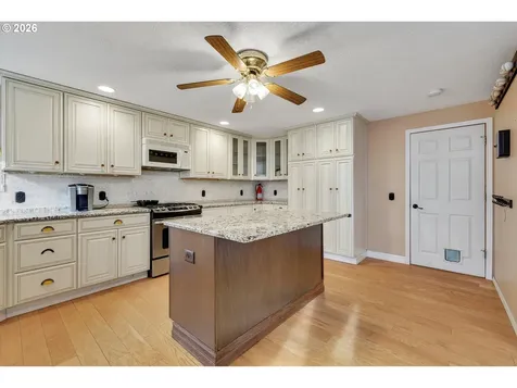 682 SE 70th Court Hillsboro OR 97123
