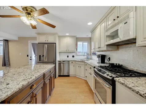 682 SE 70th Court Hillsboro OR 97123