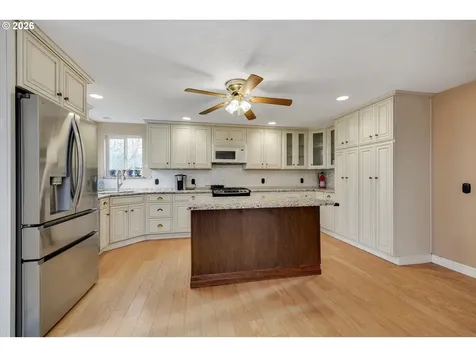 682 SE 70th Court Hillsboro OR 97123
