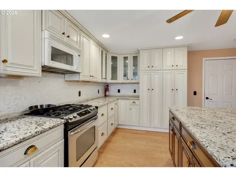 682 SE 70th Court Hillsboro OR 97123