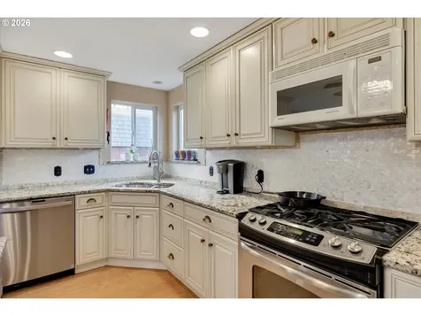 682 SE 70th Court Hillsboro OR 97123