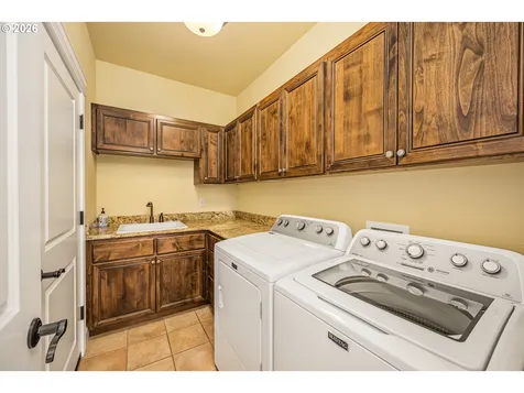 2620 NW Brockway Road Winston OR 97496