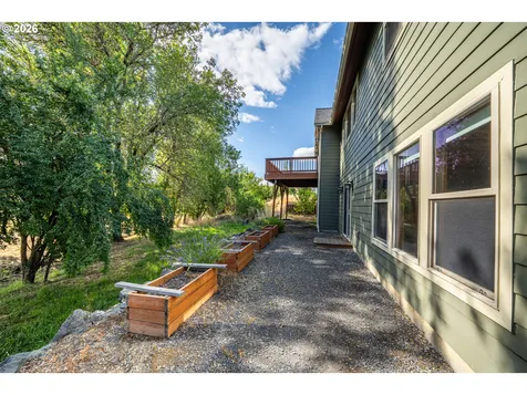 2620 NW Brockway Road Winston OR 97496