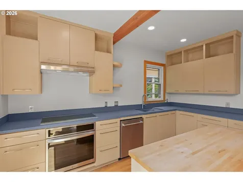 1534 SE Taylor Street Portland OR 97214