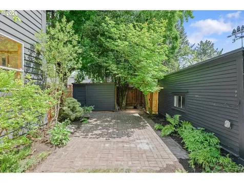 1534 SE Taylor Street Portland OR 97214