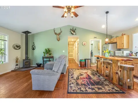 1274 Wild Mustang Lane Gilchrist OR 97737