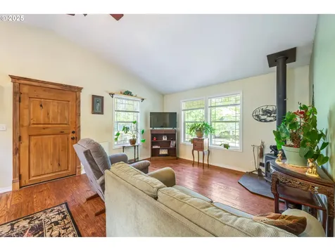 1274 Wild Mustang Lane Gilchrist OR 97737