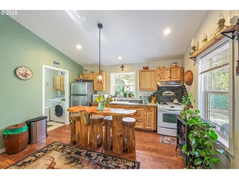 1274 Wild Mustang Lane Gilchrist OR 97737