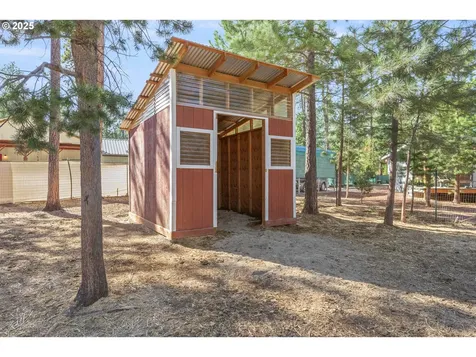 1274 Wild Mustang Lane Gilchrist OR 97737
