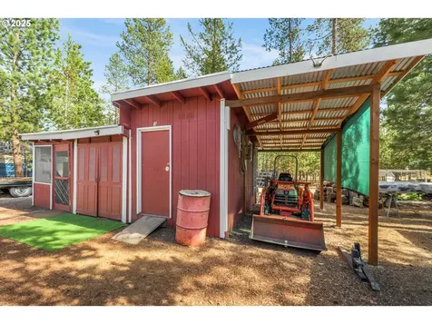1274 Wild Mustang Lane Gilchrist OR 97737